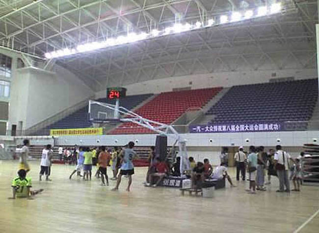 湘潭室内篮球馆体育看台螺栓球网架